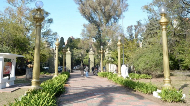 el bioparque de la plata sigue cerrado y enciende el debate en el concejo deliberante