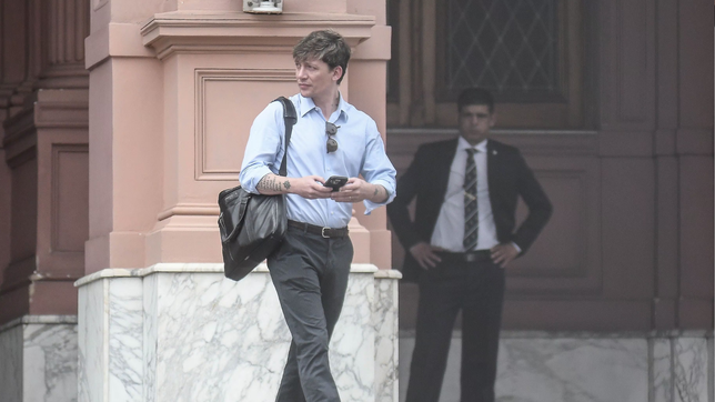 el gobierno desplazo al titular de la side y nombro a un hombre que responde a santiago caputo