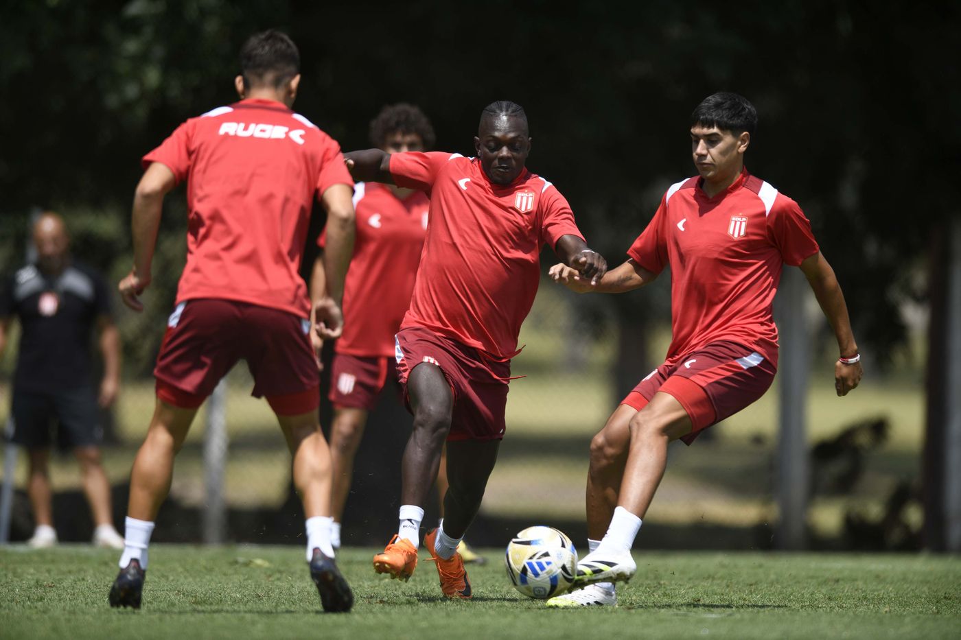 Estudiantes entrenamiento pretemporada Cetre Tobio Burgos Cornejo