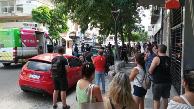 salvaje pelea de trapitos en pleno centro de la plata: uno termino gravemente herido