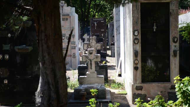 la disposicion clave con la que el gobierno de julio alak busca ordenar la gestion del cementerio de la plata