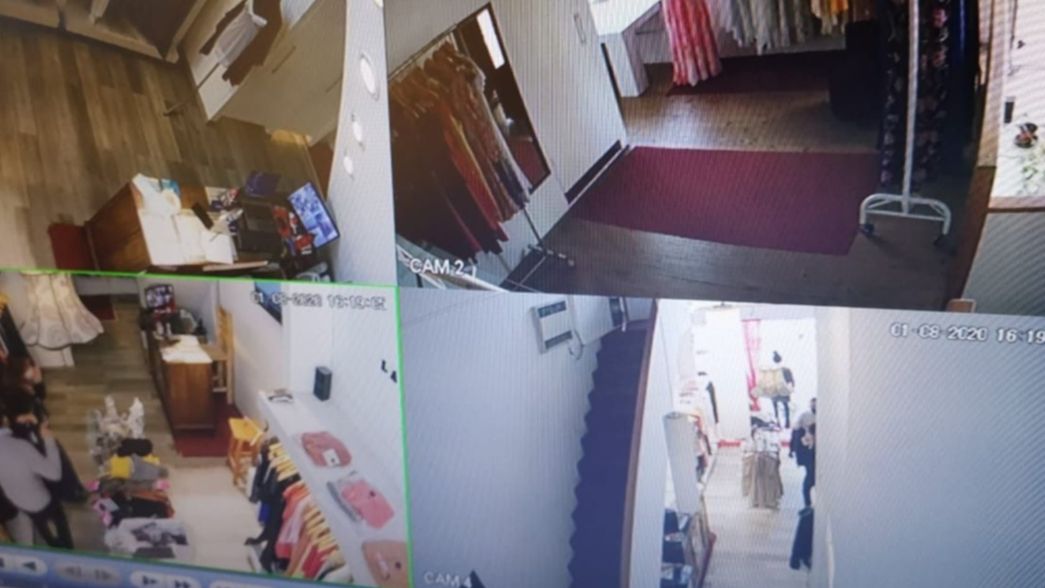 VIDEO: Se hizo pasar por un cliente y en segundo robó un celular en el local de Las Oreiro