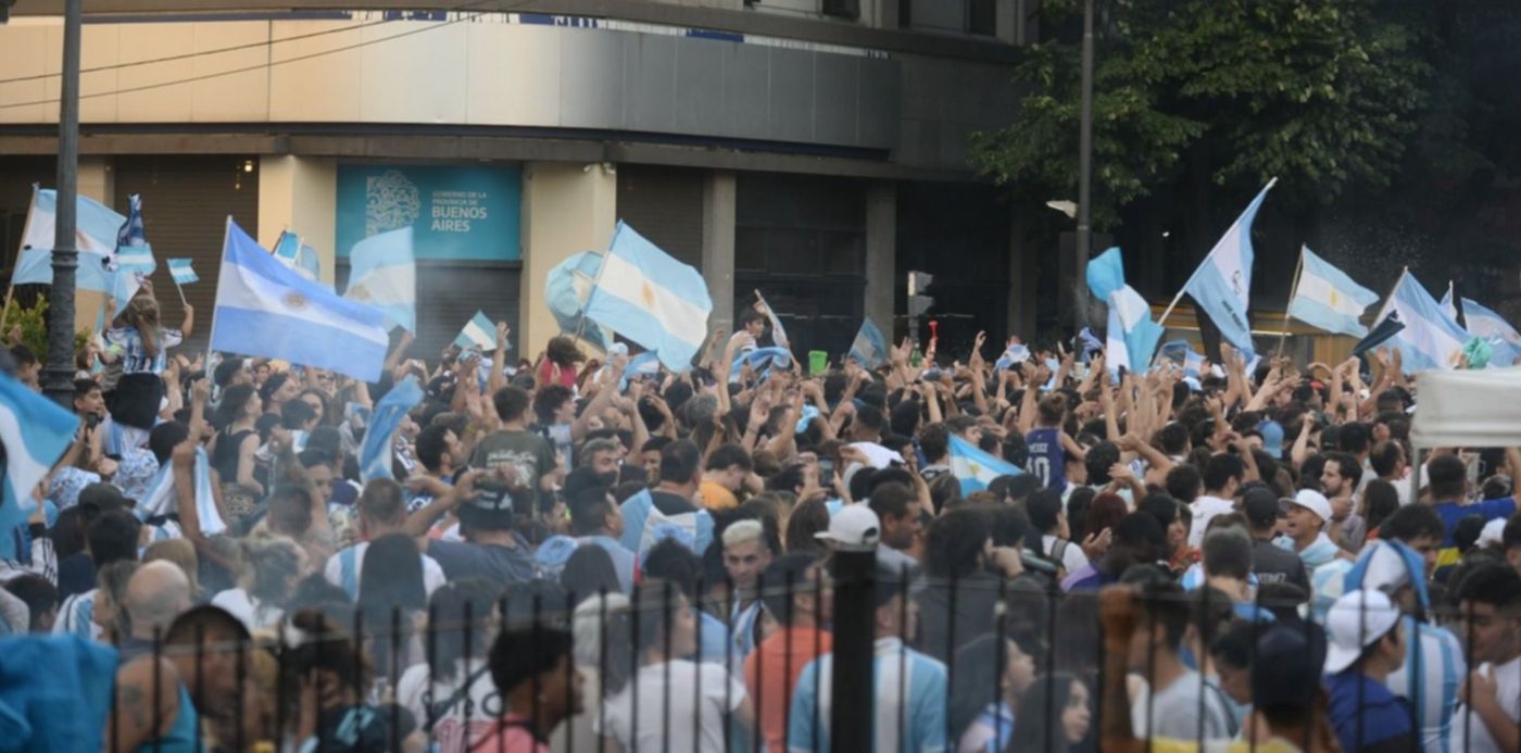 Festejo por Argentina Australia en 7 y 50