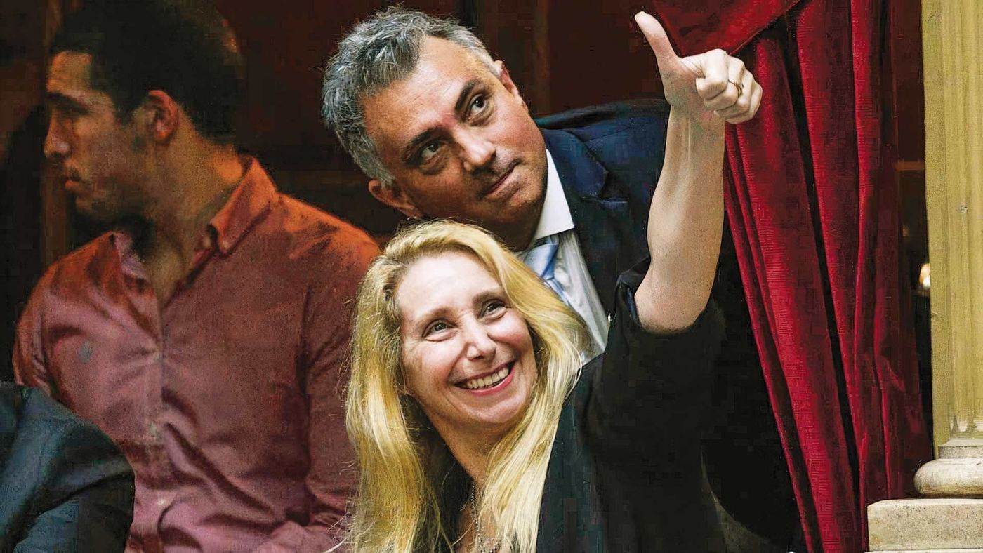 Sebastián Pareja junto a Karina Milei