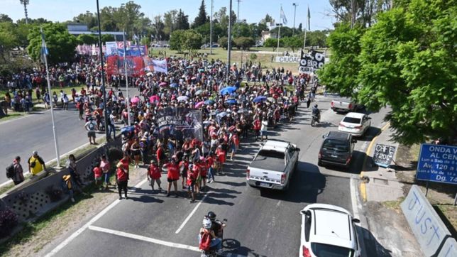 arranco el piquetazo nacional y cientos de manifestantes cortan la subida de la autopista