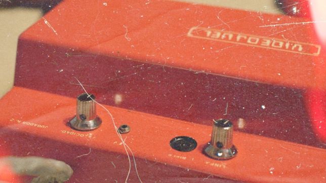 la historia de la primera consola de videojuegos argentina creada y disenada en la plata