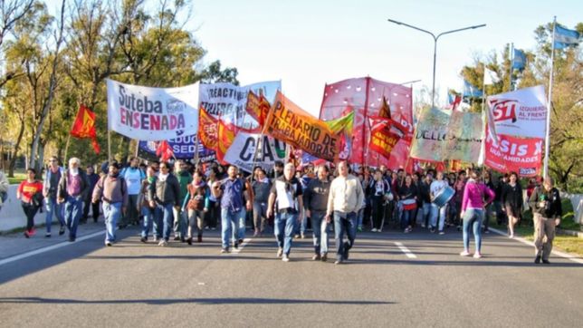 organizaciones sociales ya cortan la subida de la autopista la plata-buenos aires