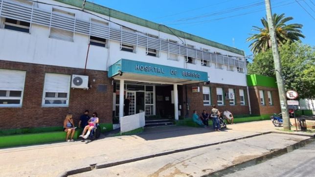 un joven de 20 anos perdio el control de la moto, choco y esta internado en grave estado