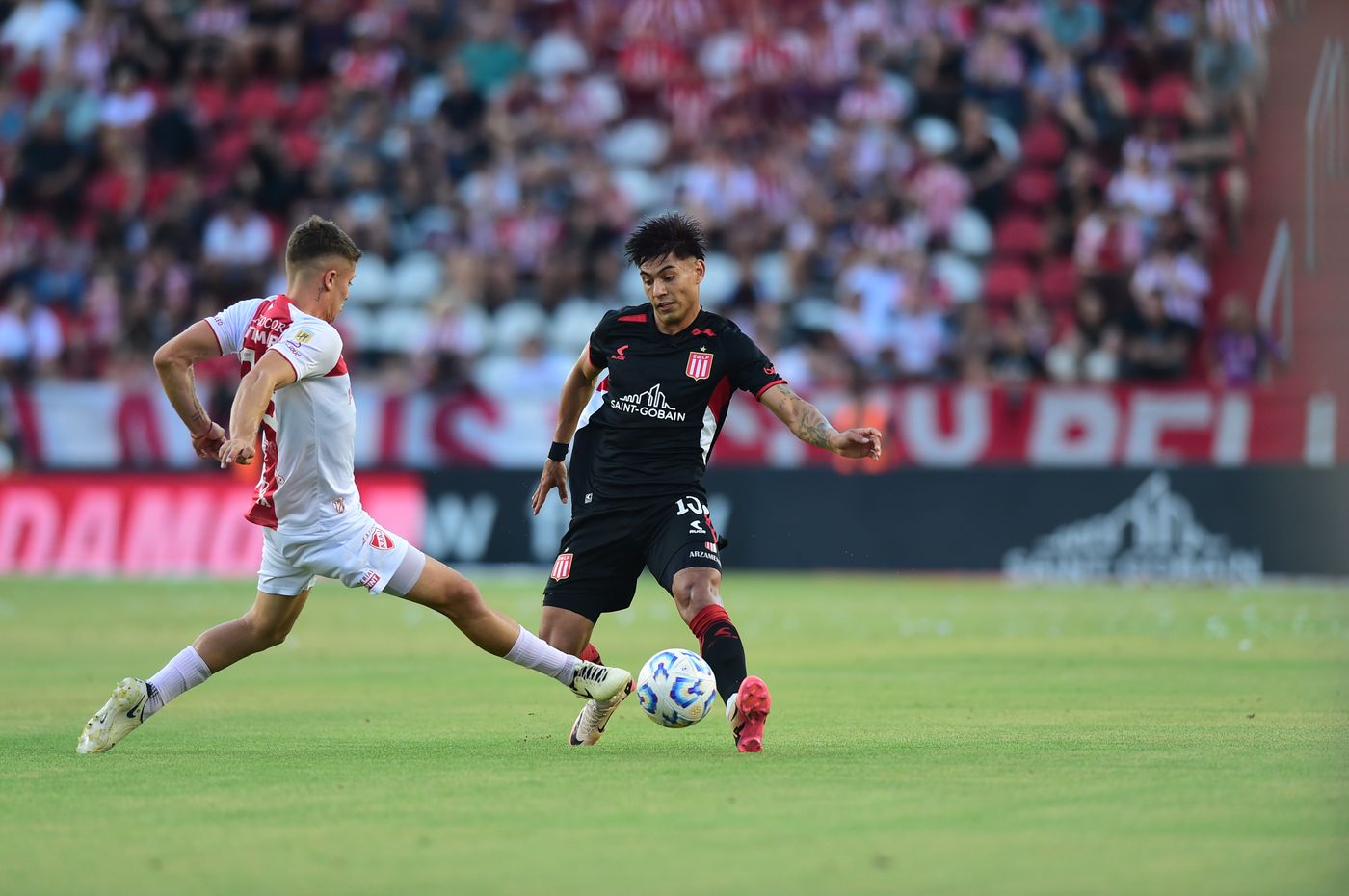 Estudiantes Argentinos Juniors (2) Arzamendia.JPG