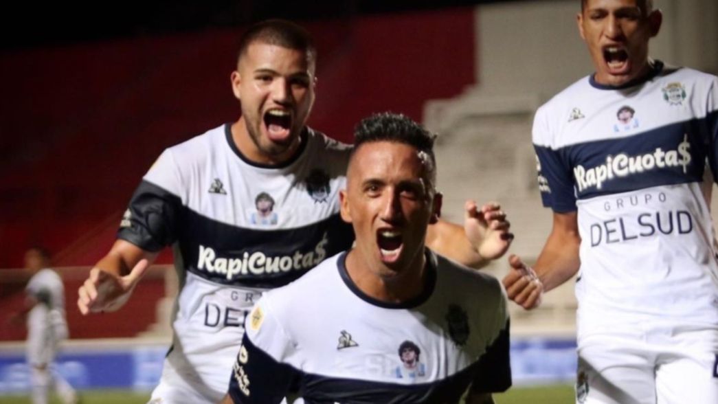 Entre enojos e incumplimientos, Gimnasia rescindió contrato con la nueva marca de ropa
