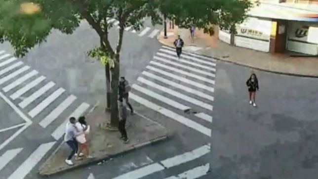 hablo el novio de la chica golpeada: asi arranco el salvaje ataque en banda en diagonal 80