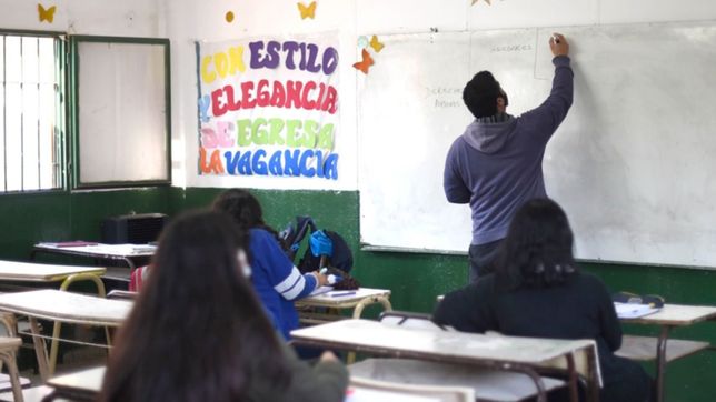 el gobierno bonaerense les ofrecio a los docentes un aumento en tramos del 41,8%