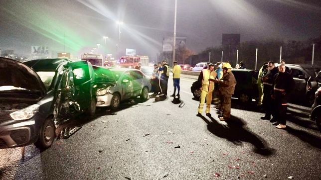 todas las fotos del choque en cadena en la autopista la plata-buenos aires