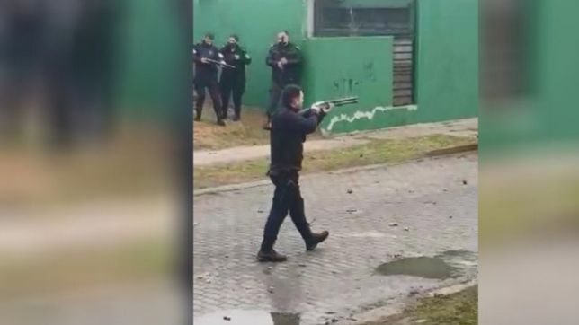 video: brutal enfrentamiento a los tiros con la policia tras el fallecimiento de un hombre