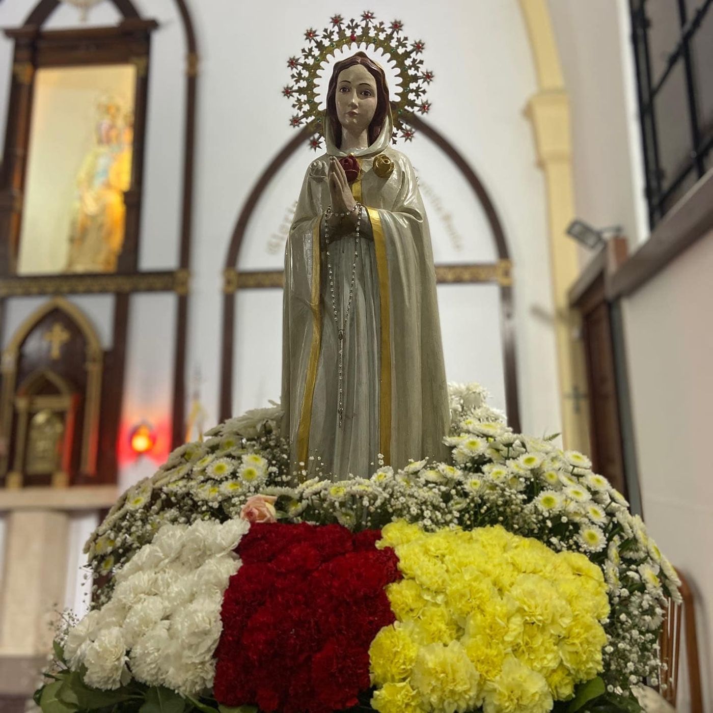 Revelan que la corona de la Virgen de la Rosa Mística en La Plata no era de oro