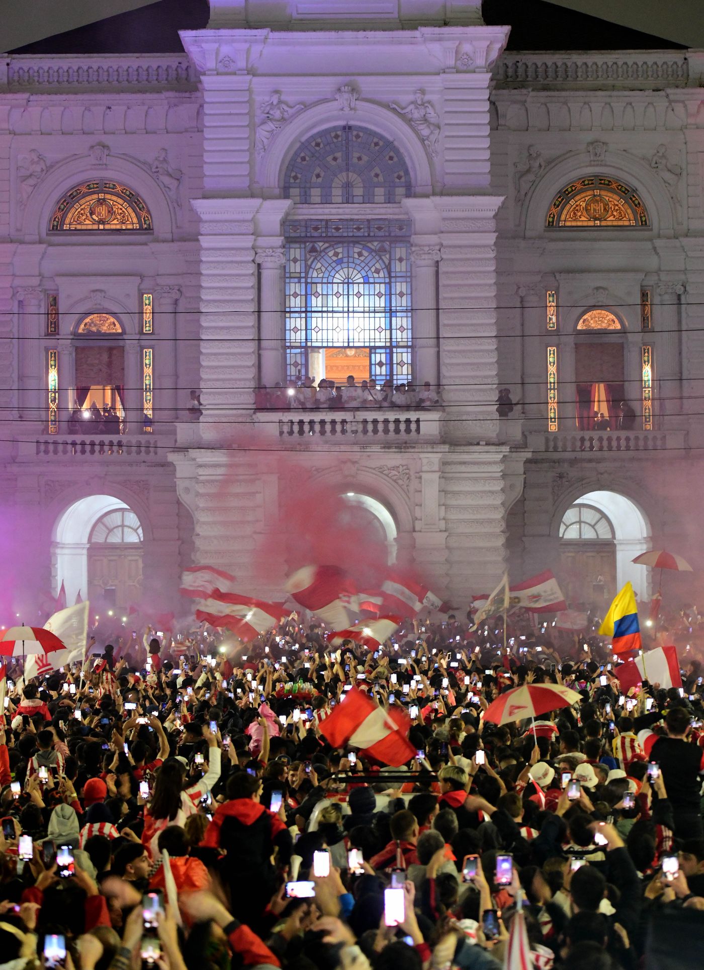 Estudiantes Campeón Copa de la Liga 2024 festejos Plaza Moreno (4).JPG