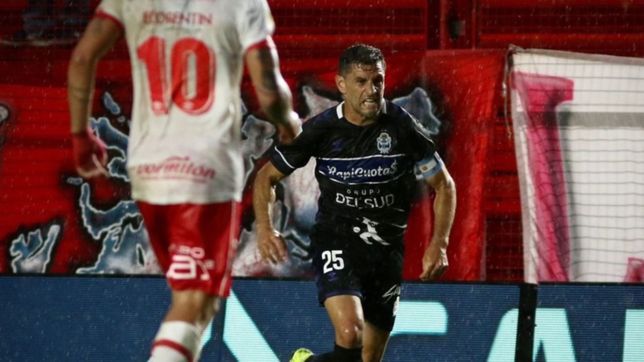 gimnasia no hizo pie bajo la lluvia torrencial y perdio por 3 a 0 frente a argentinos