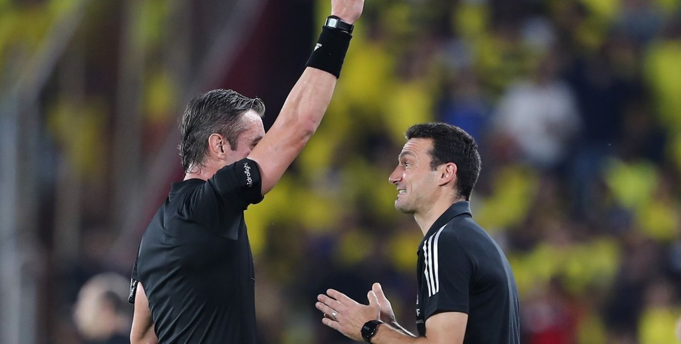 Raphael Claus cara a cara con Lionel Scaloni, se volverán a cruzar en la Copa América. Raphael Claus cara a cara con Lionel Scaloni, se volverán a cruzar en la Copa América.