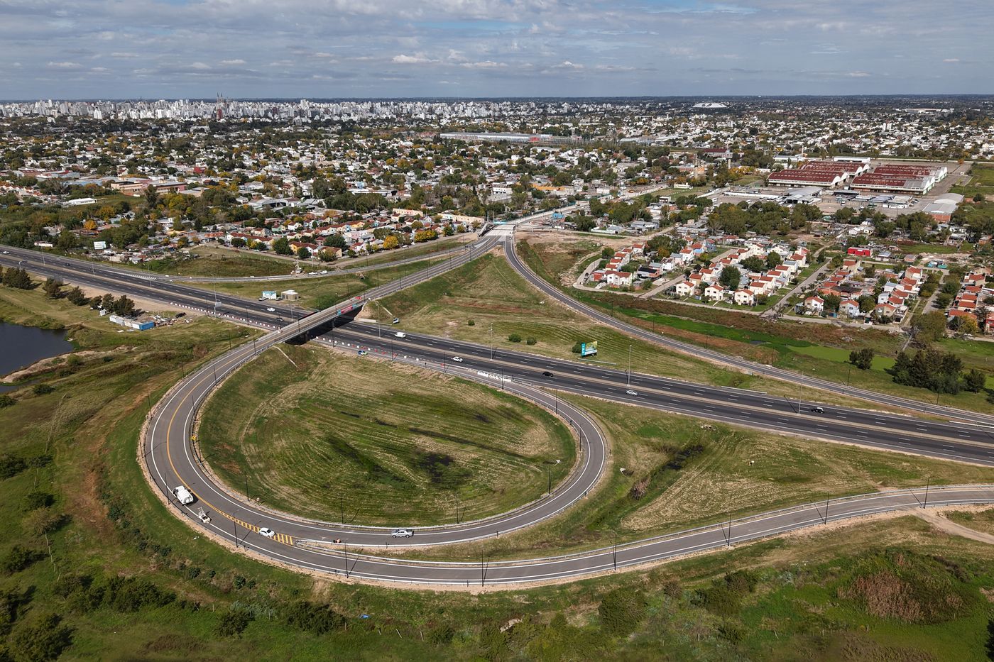 Bajda de la Autopista La Plata-Buenos Aires en avenida 520 (2).JPG