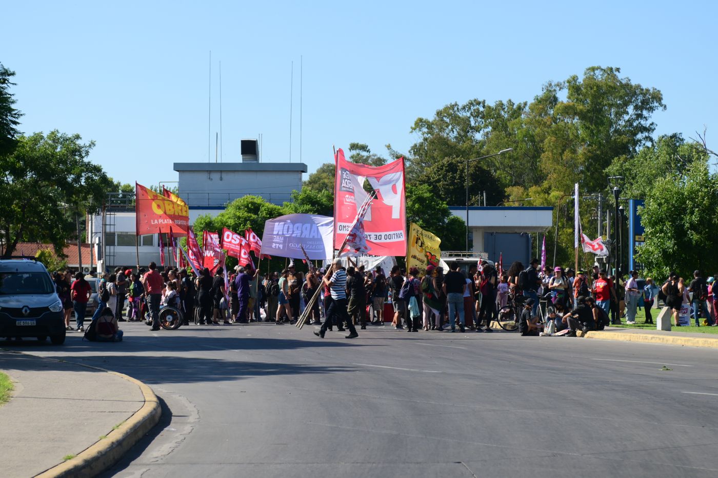 Corte en la bajada de la Autopista (1)