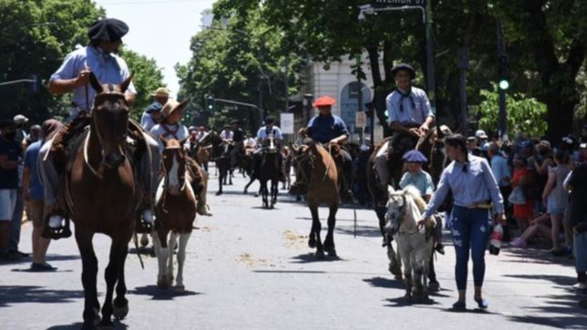 meridiano v sera escenario del emblematico desfile por el dia de la tradicion