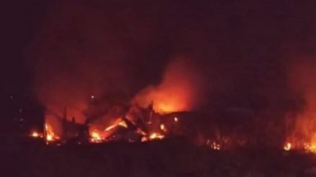 una topadora destruyo su casa y apunta contra cagliardi: quede en la calle con mis hijos