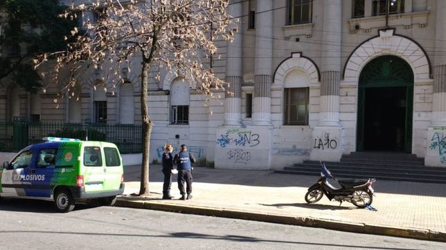 otra amenaza de bomba en una escuela platense: evacuaron el normal 1