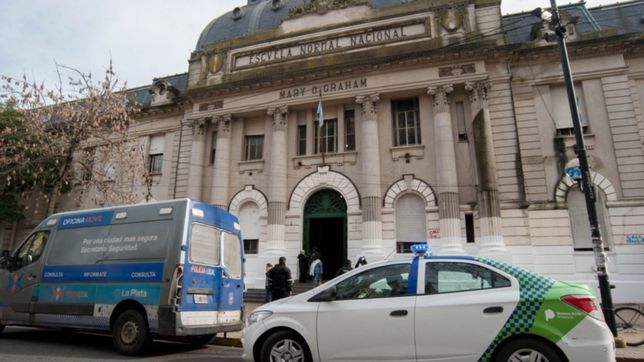 a un dia de la reunion con el fiscal de estado, amenazaron de bomba el normal 1