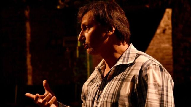 dos salas, una biblioteca y una gran coleccion de ropa: asi es el teatro de la unlp