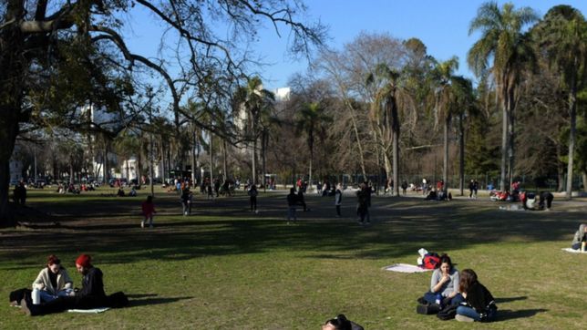 con el cielo despejado y sol radiante, arranca un fin de semana de buen clima en la plata