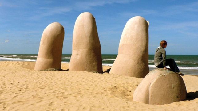 uruguay abrira sus fronteras para recibir turistas y estos son los requisitos para viajar