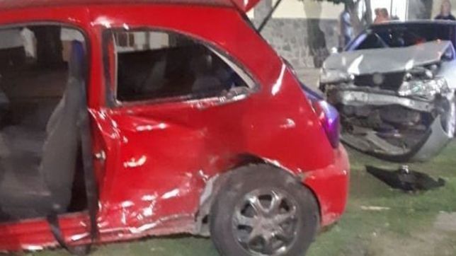 un policia de la bonaerense manejo en contramano por diagonal 73 y causo un accidente