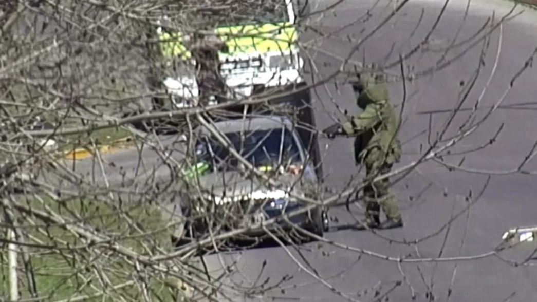 Operativo y tensión: evadió un control y tenía una granada activa en su auto