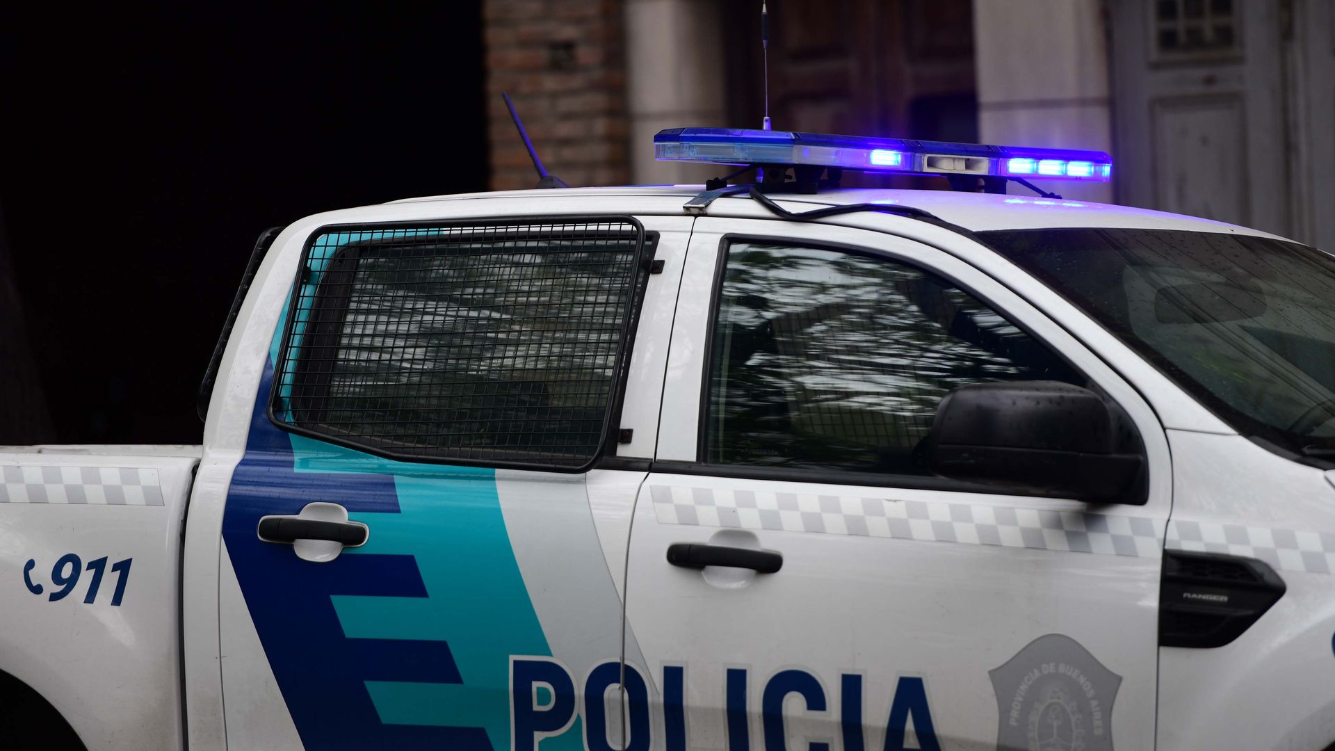 Una joven denunció que un amigo se metió a su casa de Berisso usando una escalera y la abusó