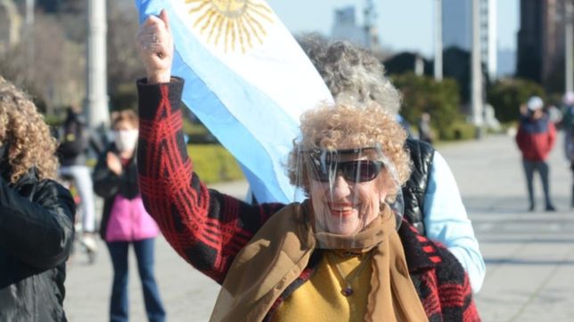 vamos por ellos: el video de una platense emocionada durante la marcha en plaza moreno