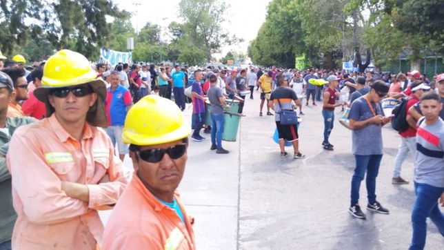 la uocra volvio a reclamar por la obra de 1 y 32 y prepara una marcha grande en la plata