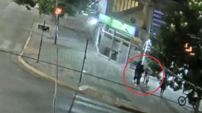 video: asi encontraron al nene de 5 anos perdido en un cajero automatico de la plata