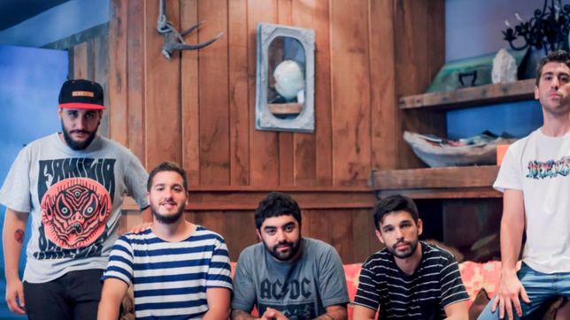 duenos de un estilo que conquista, cruzando el charco vuelve a tocar en su tierra natal