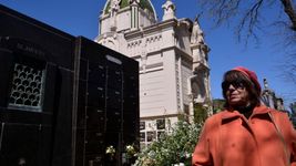 cristina espinosa, la mujer que mas sabe de muertos en la plata