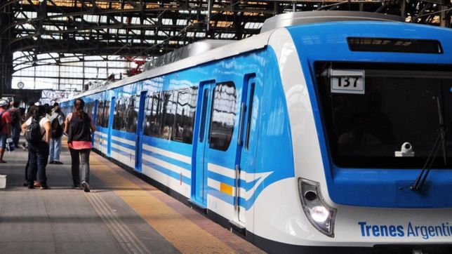 video: comenzo con trabajo de parto en una estacion del roca y fue atendida en el anden
