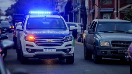 Investigan la misteriosa muerte de un joven policía en el centro platense
