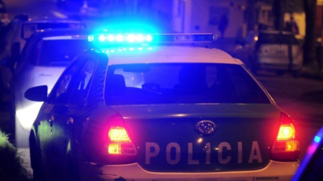 Fuga y persecución en La Plata: trató de evitar un control y cayó un revólver cargado