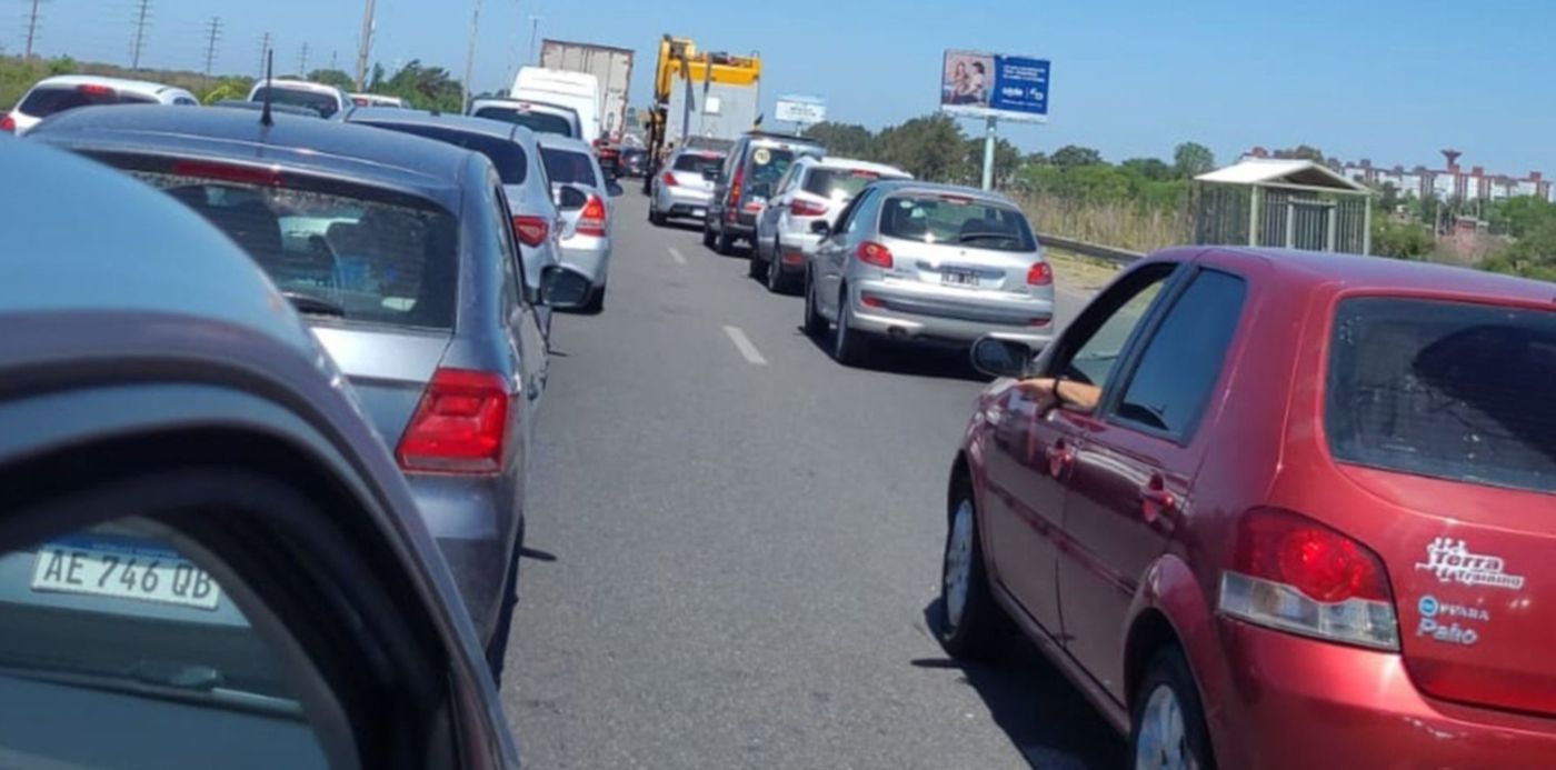 Corte Autopista La Plata-Buenos Aires