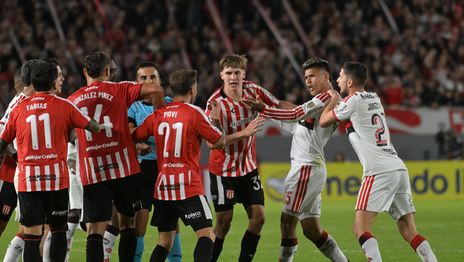 Estudiantes luchó y empató ante Flamengo en una noche caliente de Copa Libertadores en UNO Estudiantes luchó y empató ante Flamengo en una noche caliente de Copa Libertadores en UNO