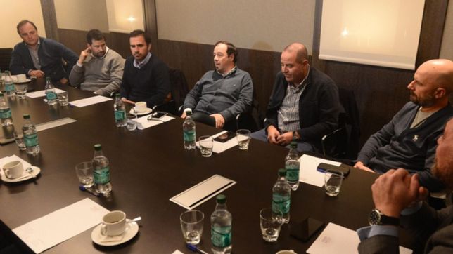 hoteleros, gastronomicos y agencias de viaje platenses proyectan un buro de turismo de la plata