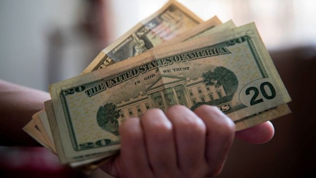 el dolar blue no para, toca los $193 y se acerca al record historico