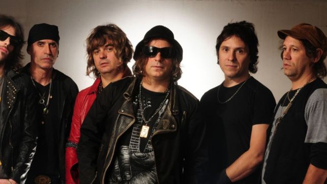 la 25 presenta su nuevo disco entre cuervos y chacales en el estadio atenas