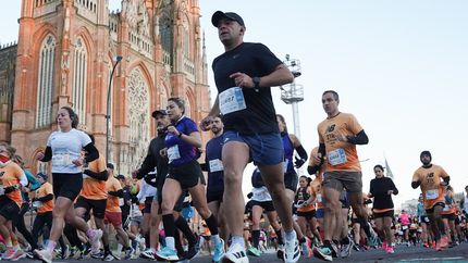 Cientos de corredores copan las calles en la cuarta edición de la Media Maratón La Plata
