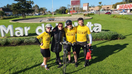 la historia del ciclista de 76 anos que pedaleo durante mas de un dia junto a sus hijos