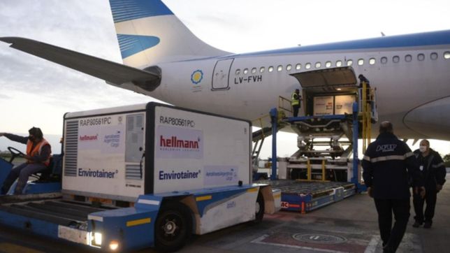 llego el segundo vuelo de aerolineas argentinas con 371.200 dosis de vacunas sinopharm